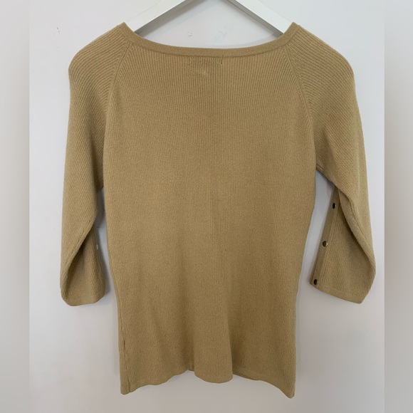 Kenzie snap buttons sweater SIZE MEDIUM - Picture 2 of 5